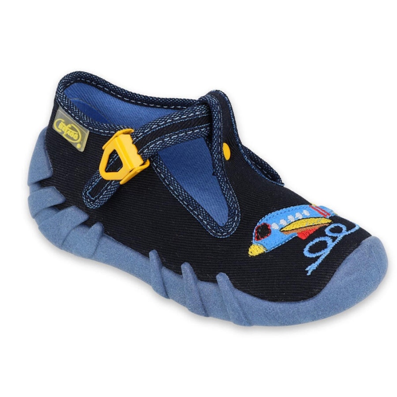 110P429 18 - chlapecké bačkorky Befado, letadlo