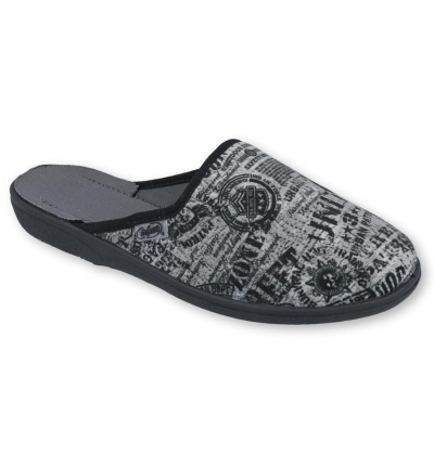 201Q091 37 - chl. pantofle, šedé, novinový potisk