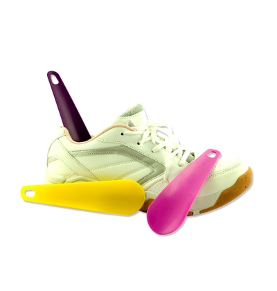 OBOUVACÍ LŽÍCE PLASTOVÁ (17cm)