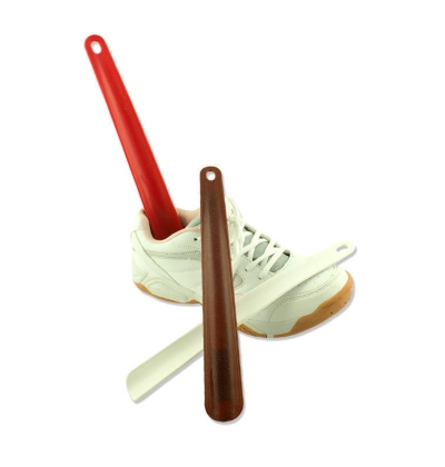 OBOUVACÍ LŽÍCE PLASTOVÁ (30 cm)